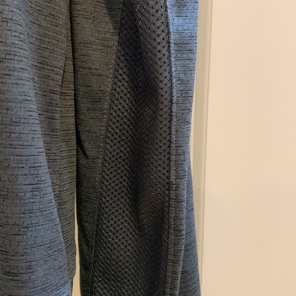 Under Armour Top - Picture 3 of 3